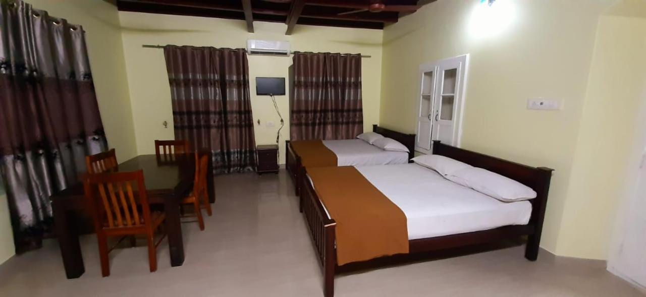 Hotel Palm Rivera Kochi Extérieur photo